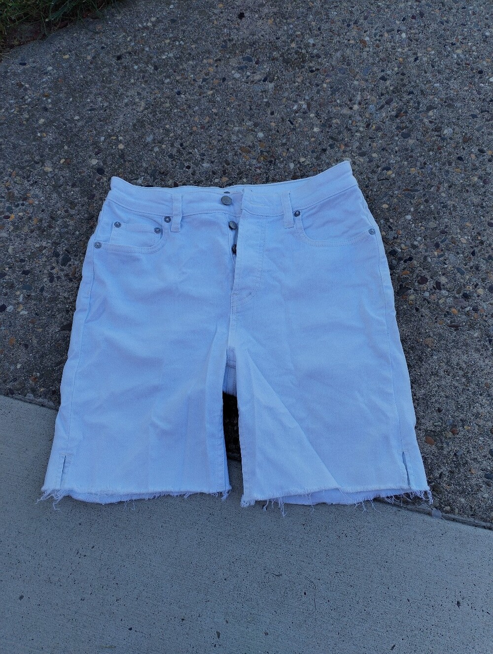 We The Free White Jean Shorts with Raw Hem size 29